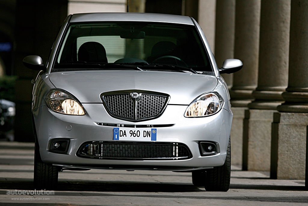 Lancia Ypsilon photo 2