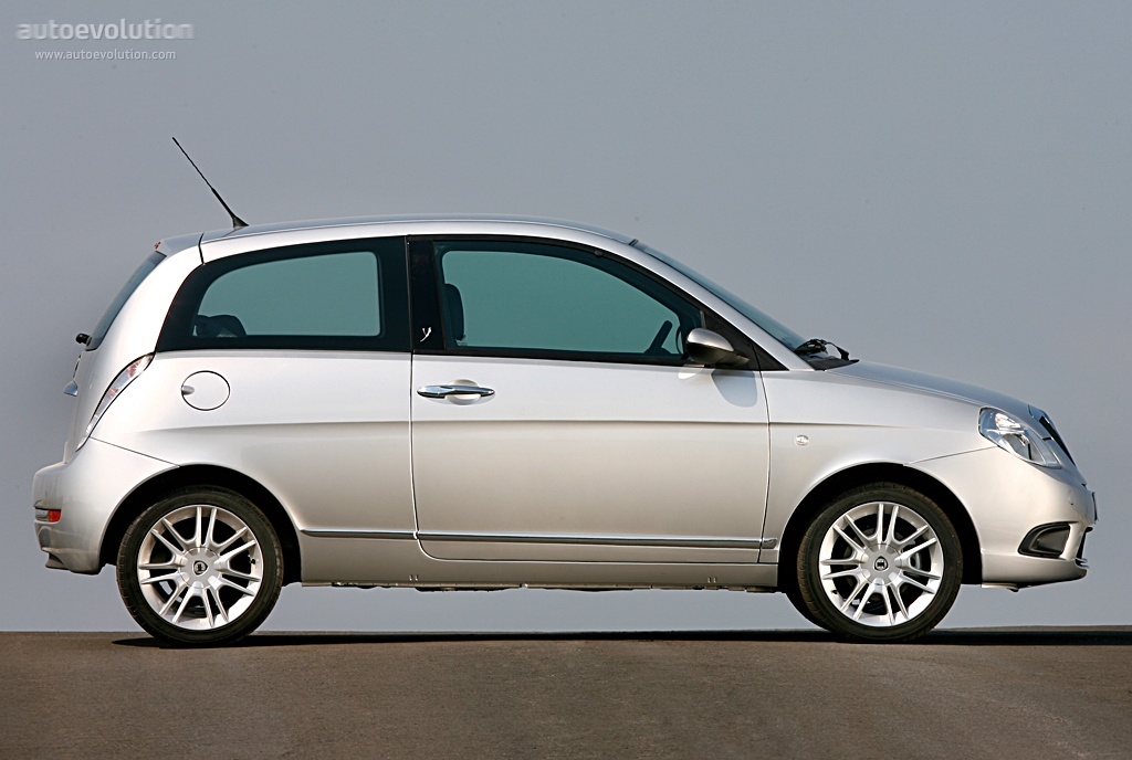 Lancia Ypsilon photo 5