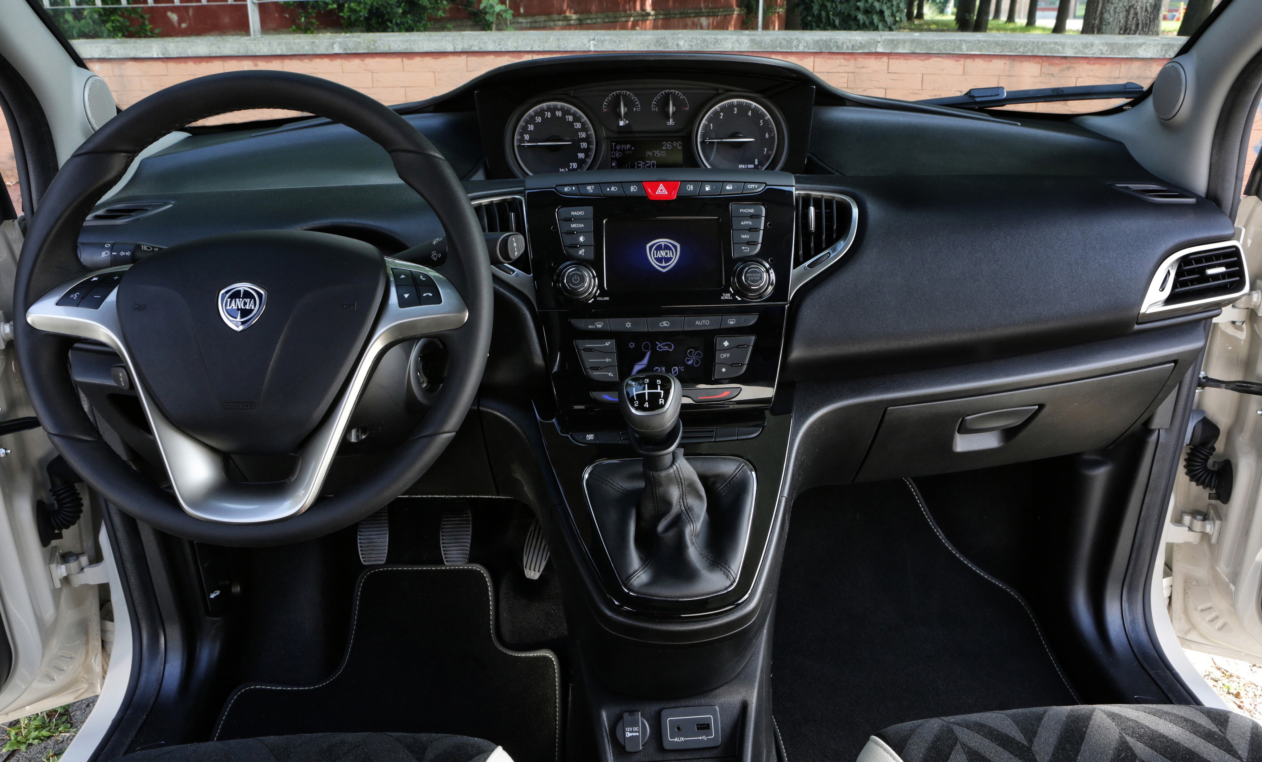 Lancia Ypsilon photo 21