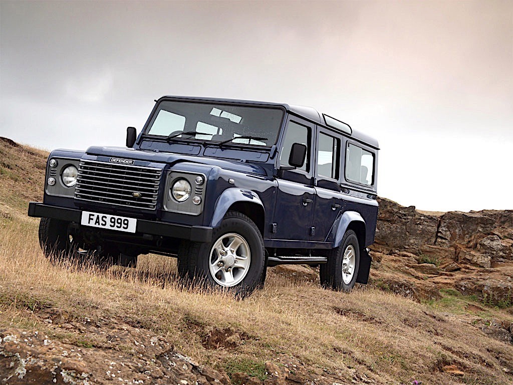 Land Rover Defender 110 photo 11