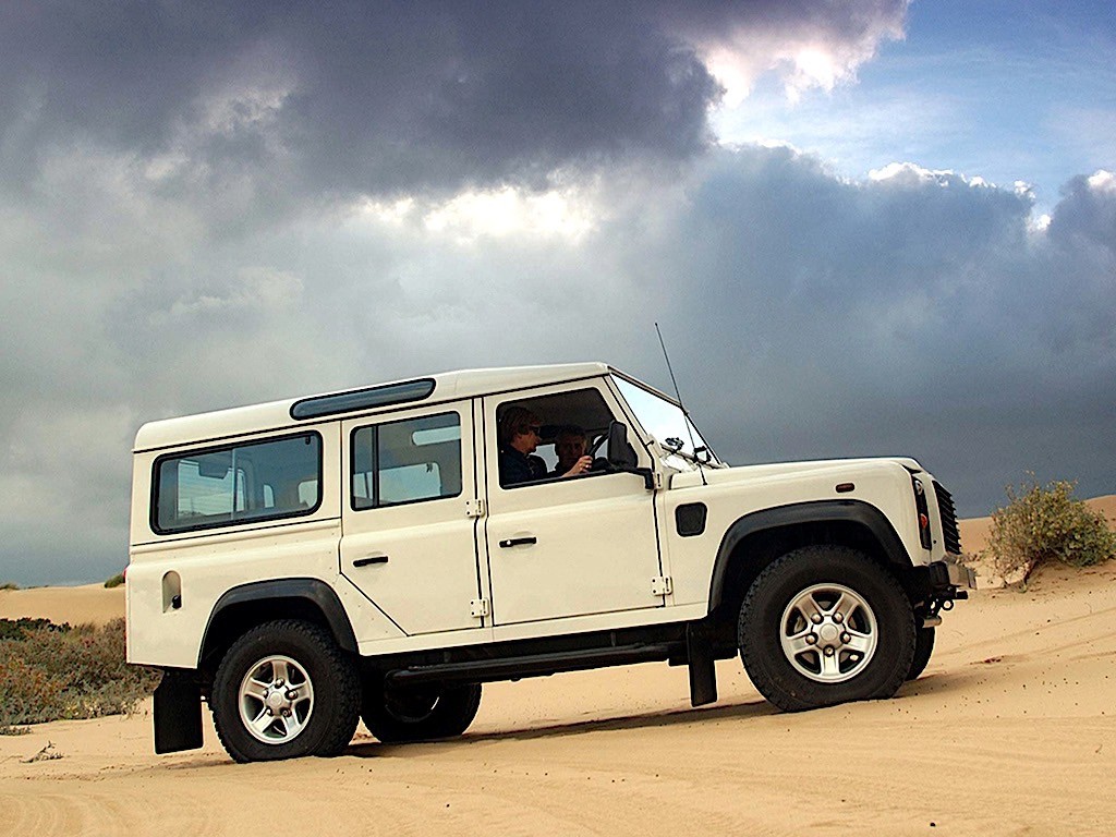 Land Rover Defender 110 photo 15