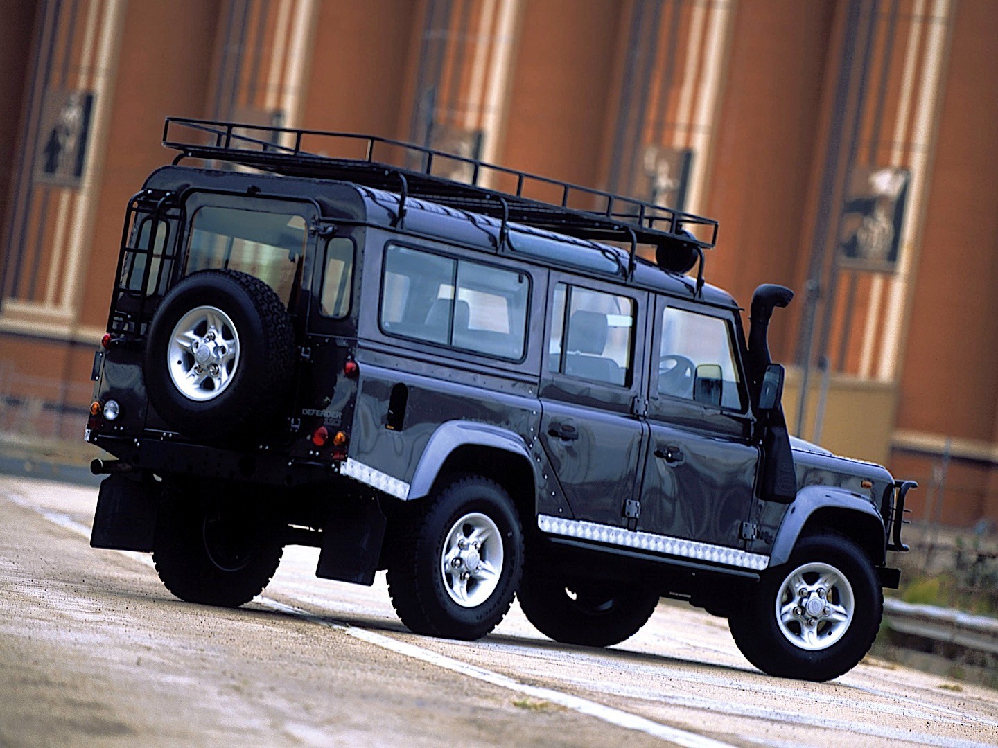 Land Rover Defender 110 photo 20
