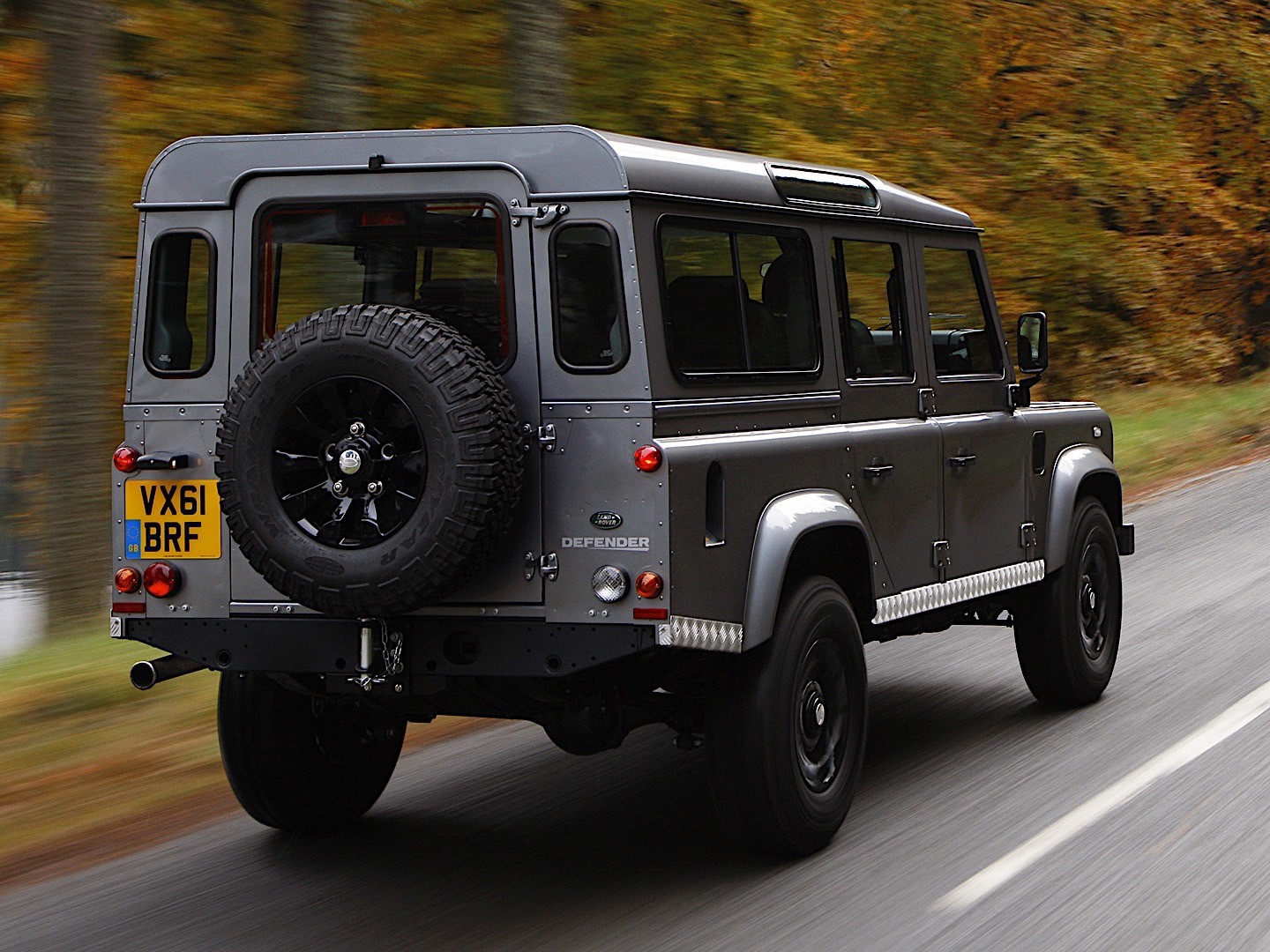 Land Rover Defender 110 photo 21