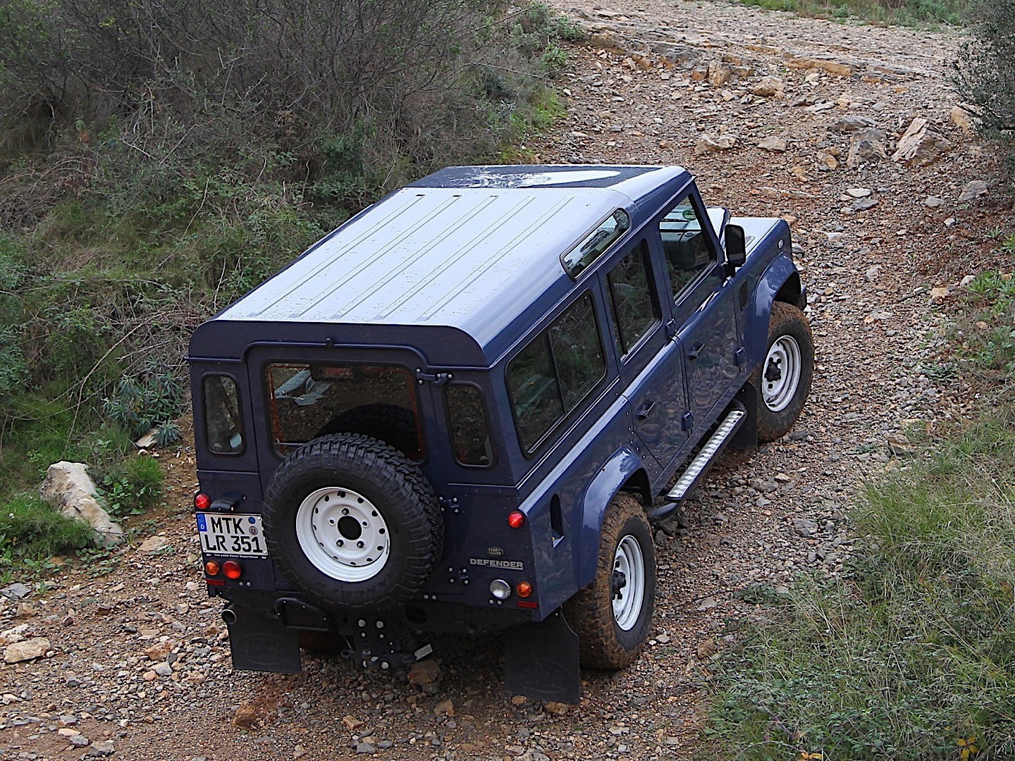 Land Rover Defender 110 photo 24