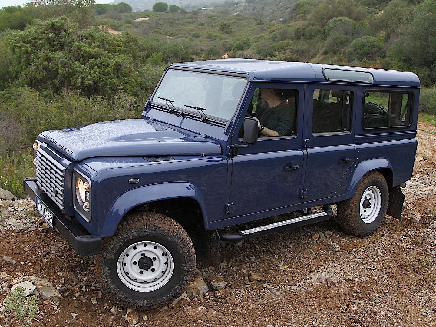 Land Rover Defender 110 photo 49
