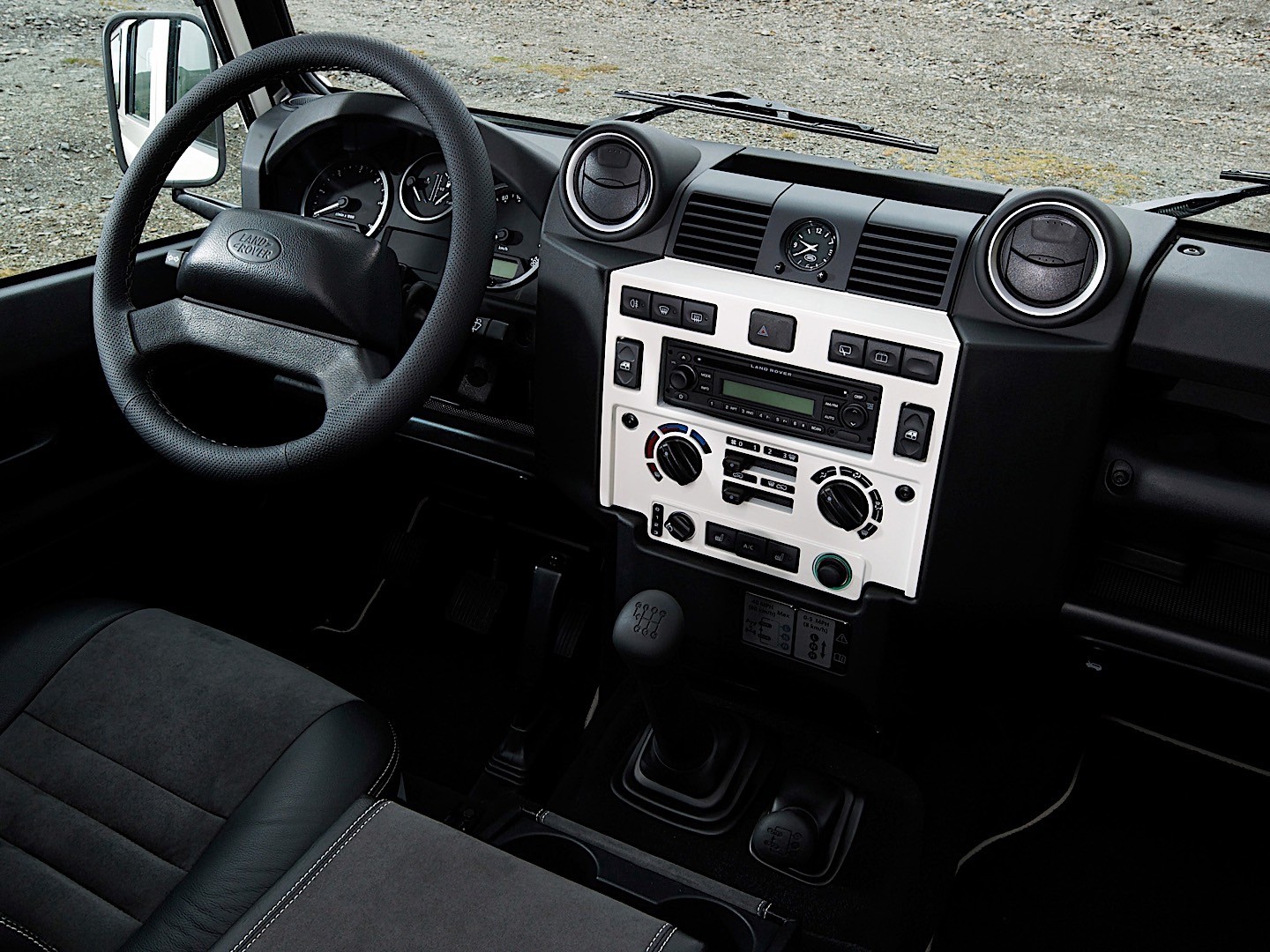 Land Rover Defender 110 photo 65