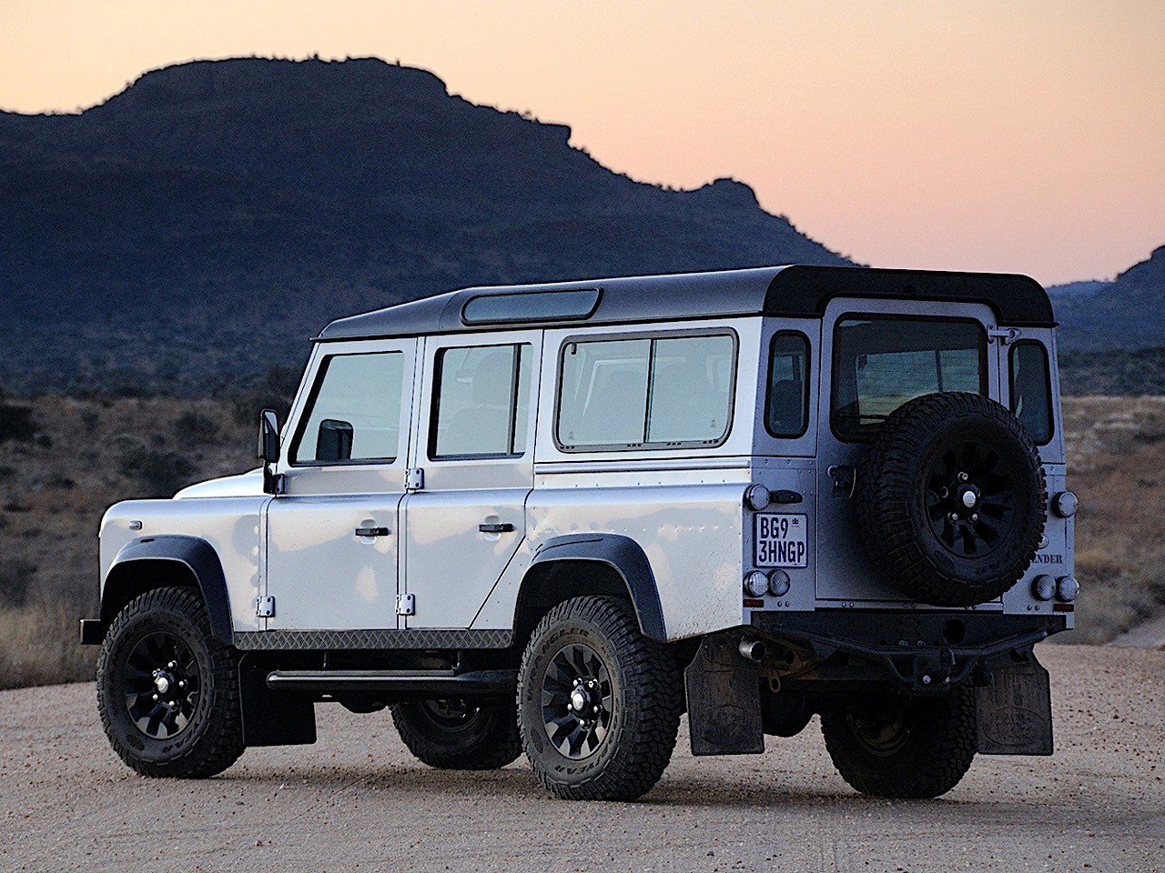 Land Rover Defender 110 photo 55