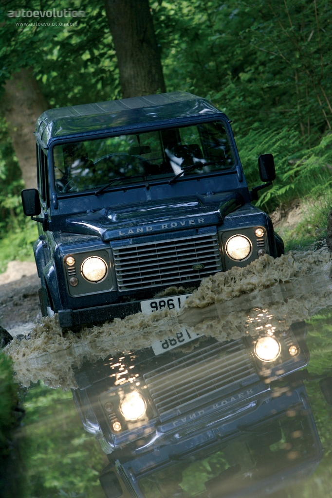 Land Rover Defender 110 photo 2