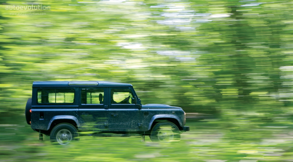 Land Rover Defender 110 photo 4