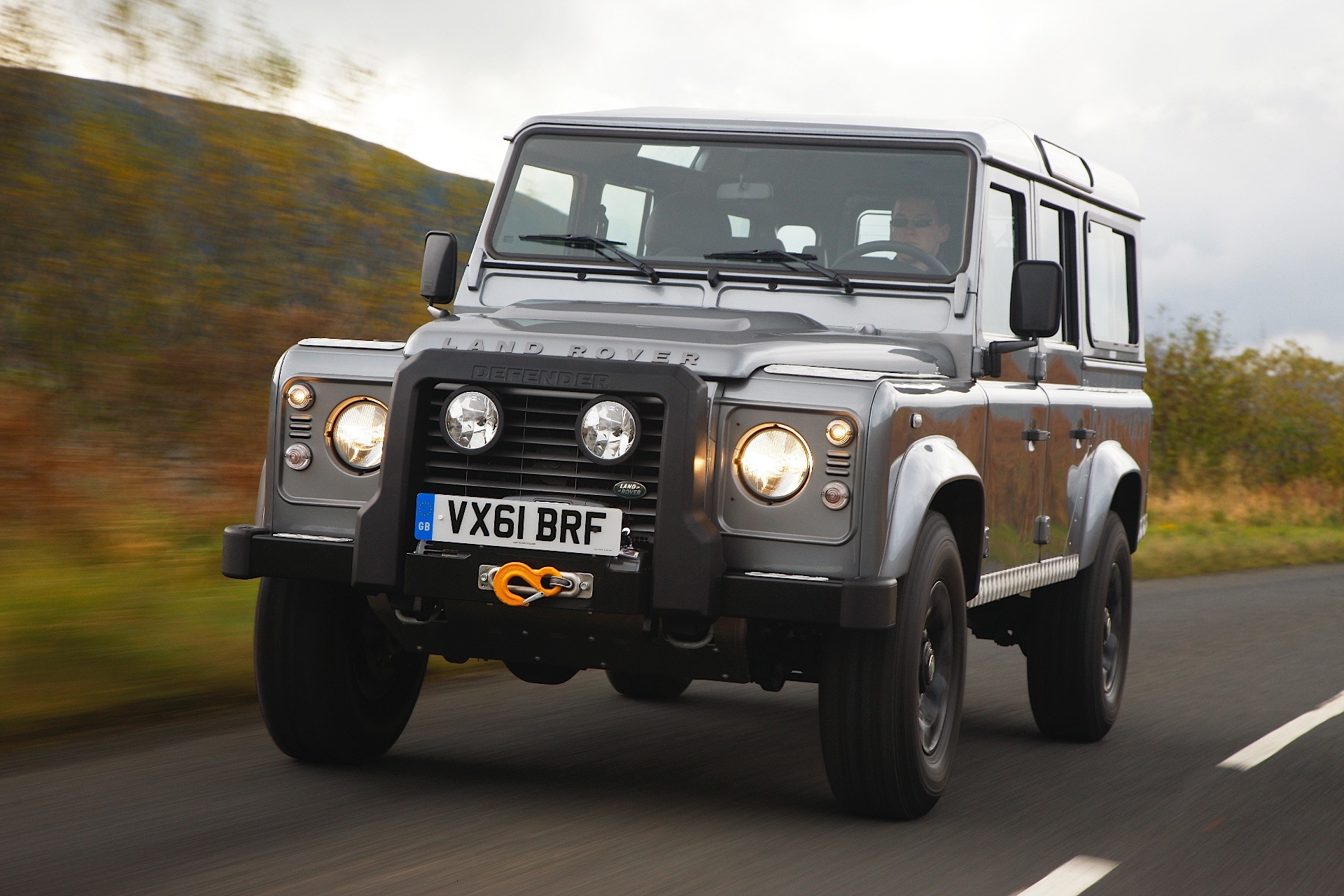 Land Rover Defender 110 photo 4