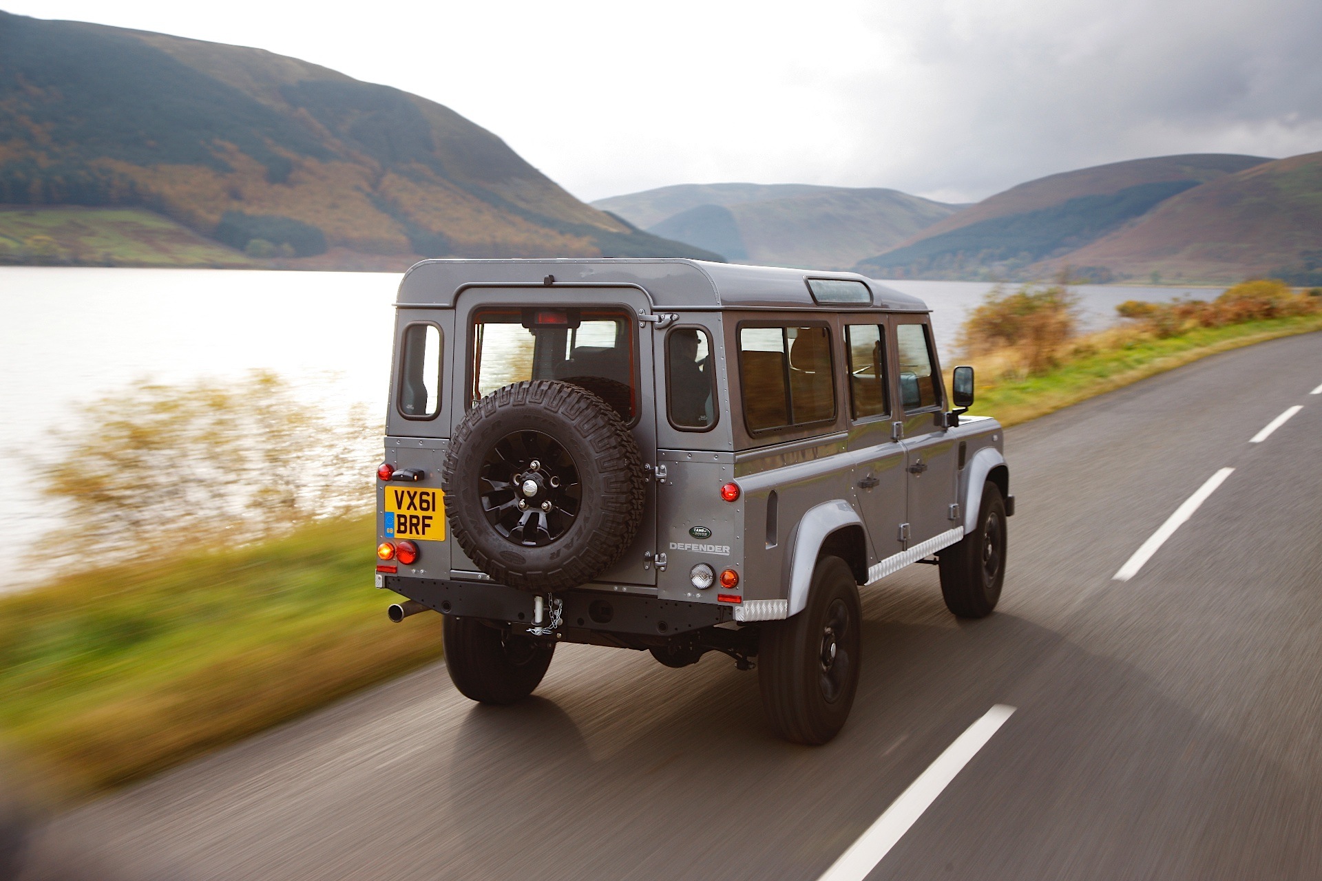 Land Rover Defender 110 photo 6