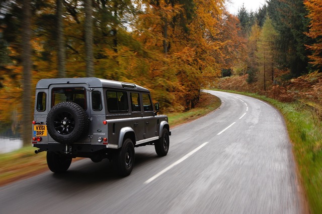 Land Rover Defender 110 photo 7