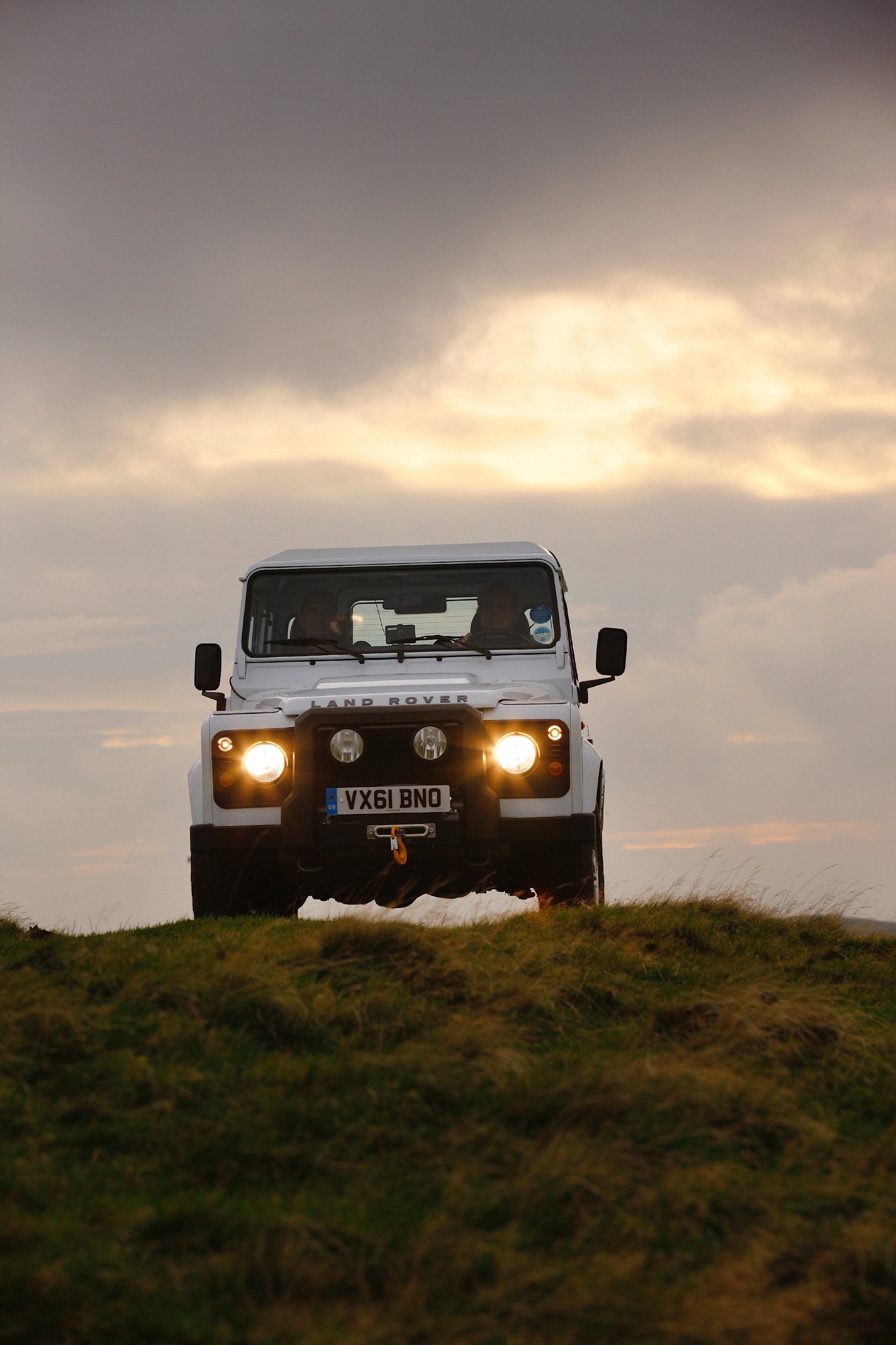 Land Rover Defender 110 photo 10