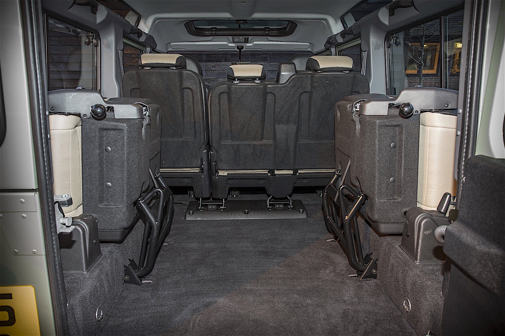 Land Rover Defender 110 photo 54