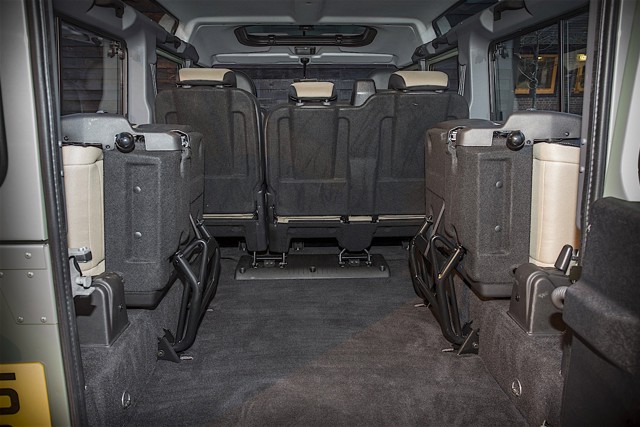 Land Rover Defender 110 photo 54