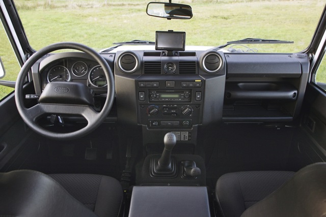 Land Rover Defender 110 photo 49