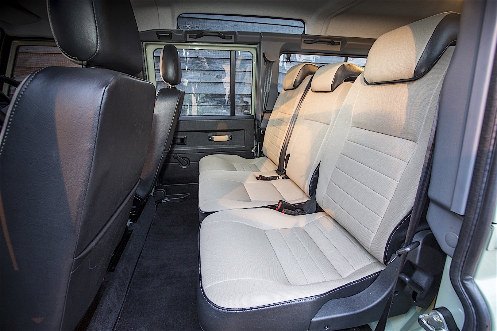 Land Rover Defender 110 photo 55