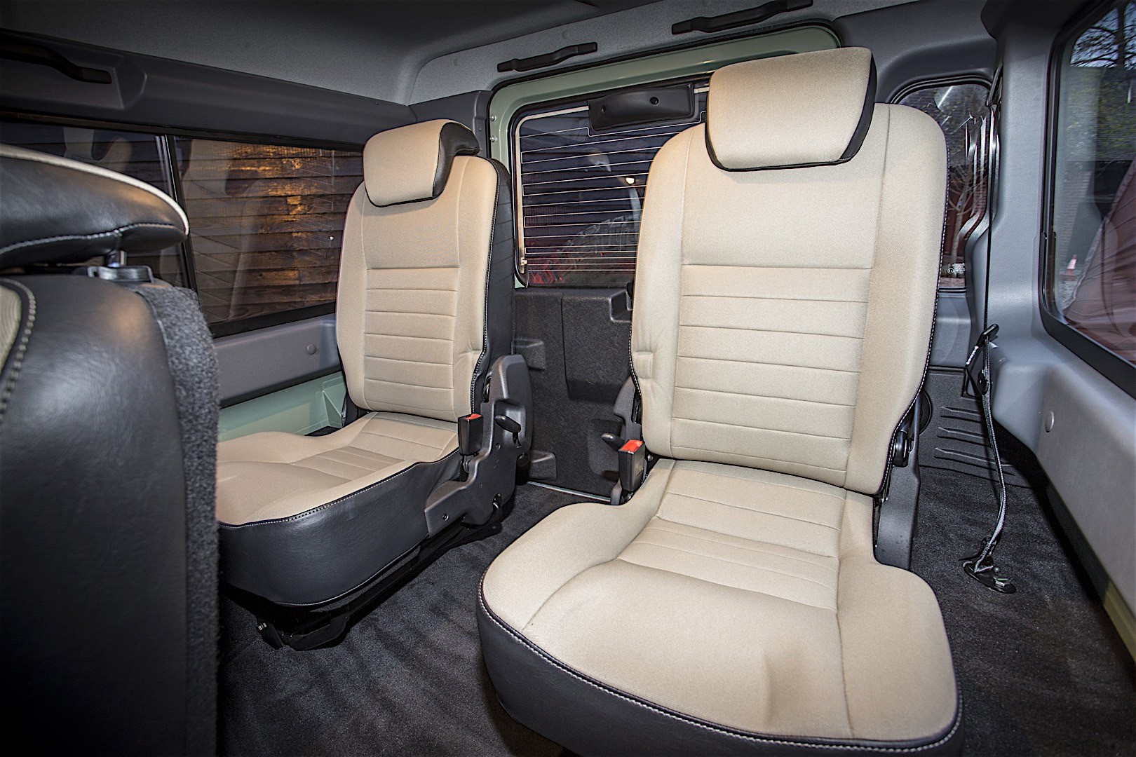 Land Rover Defender 110 photo 56