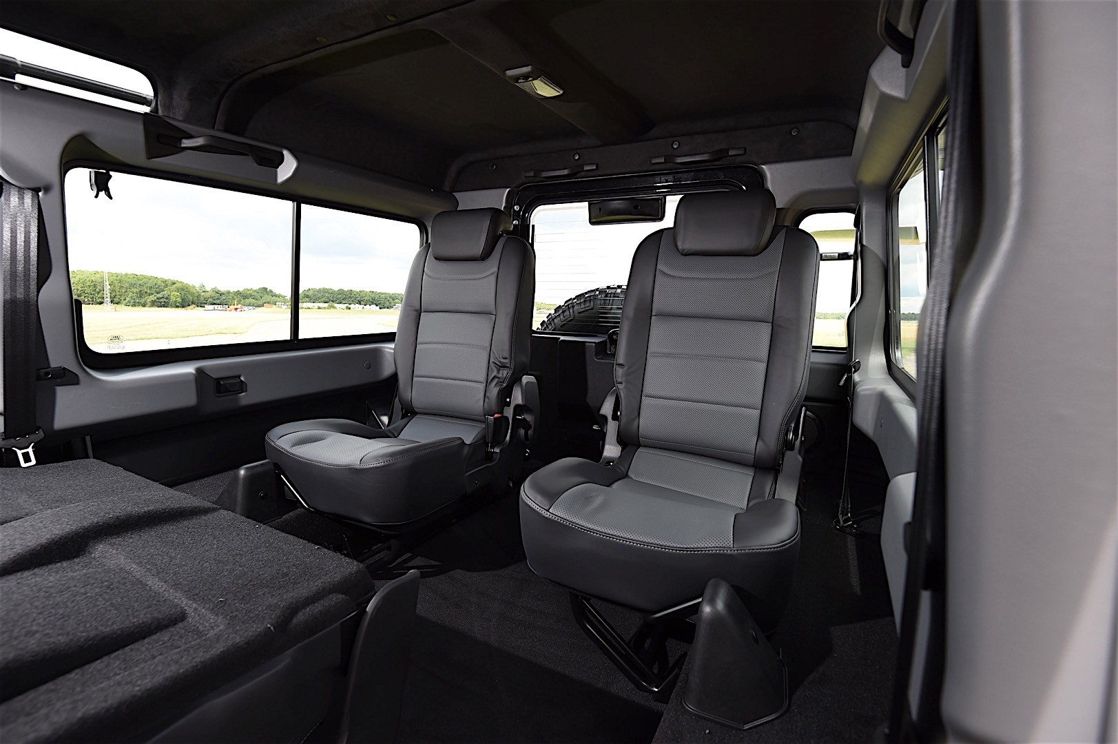 Land Rover Defender 110 photo 60