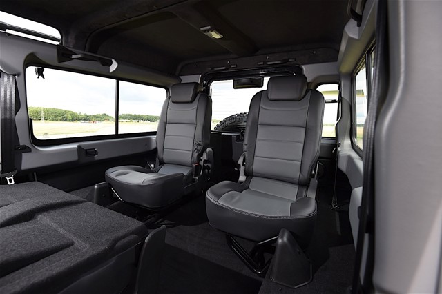 Land Rover Defender 110 photo 60