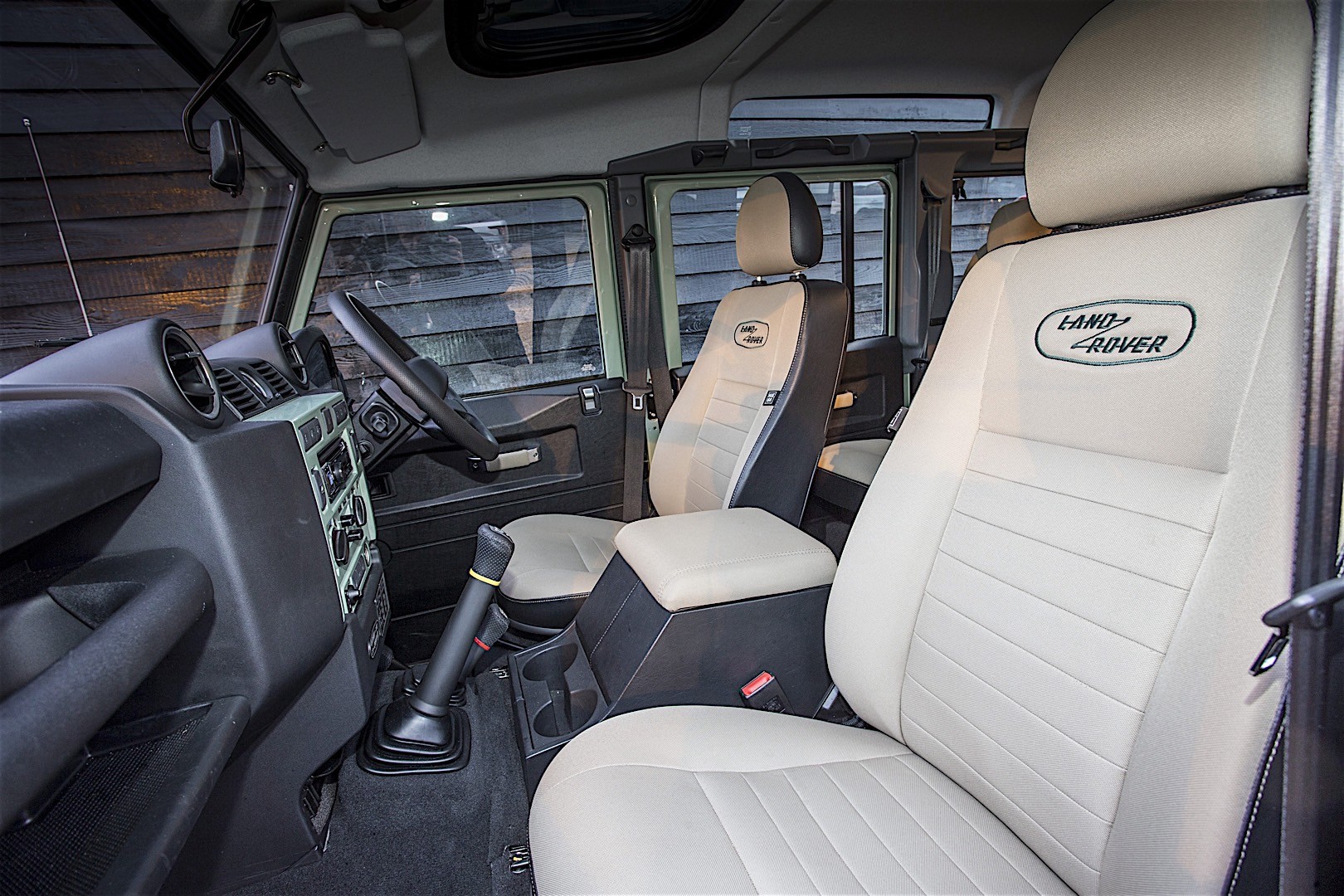 Land Rover Defender 110 photo 61