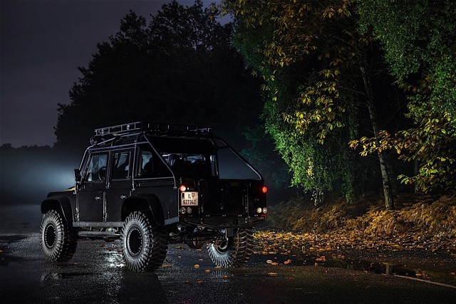 Land Rover Defender 110 photo 14