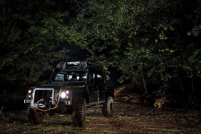 Land Rover Defender 110 photo 15