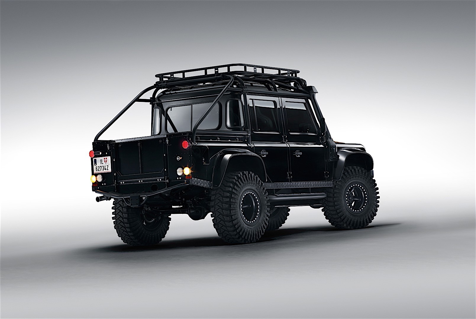 Land Rover Defender 110 photo 16