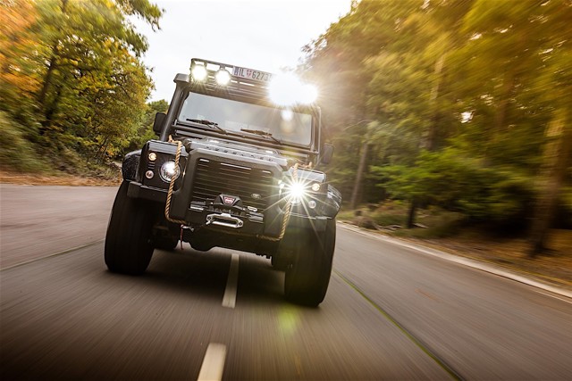 Land Rover Defender 110 photo 18