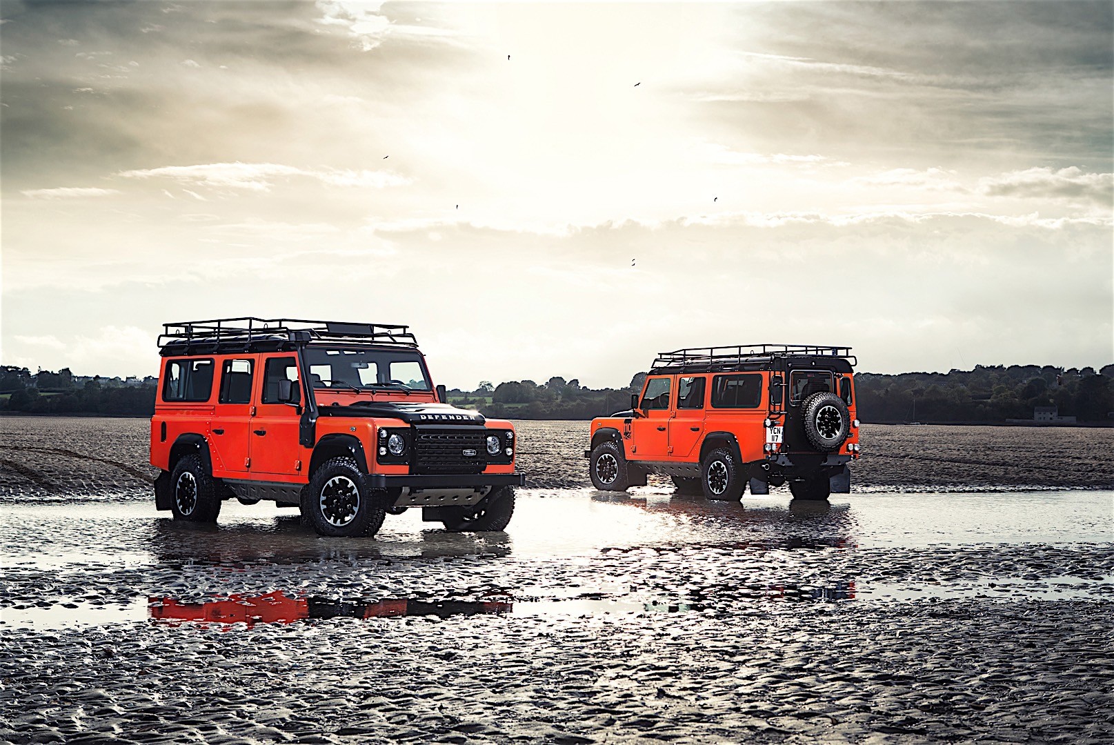 Land Rover Defender 110 photo 19