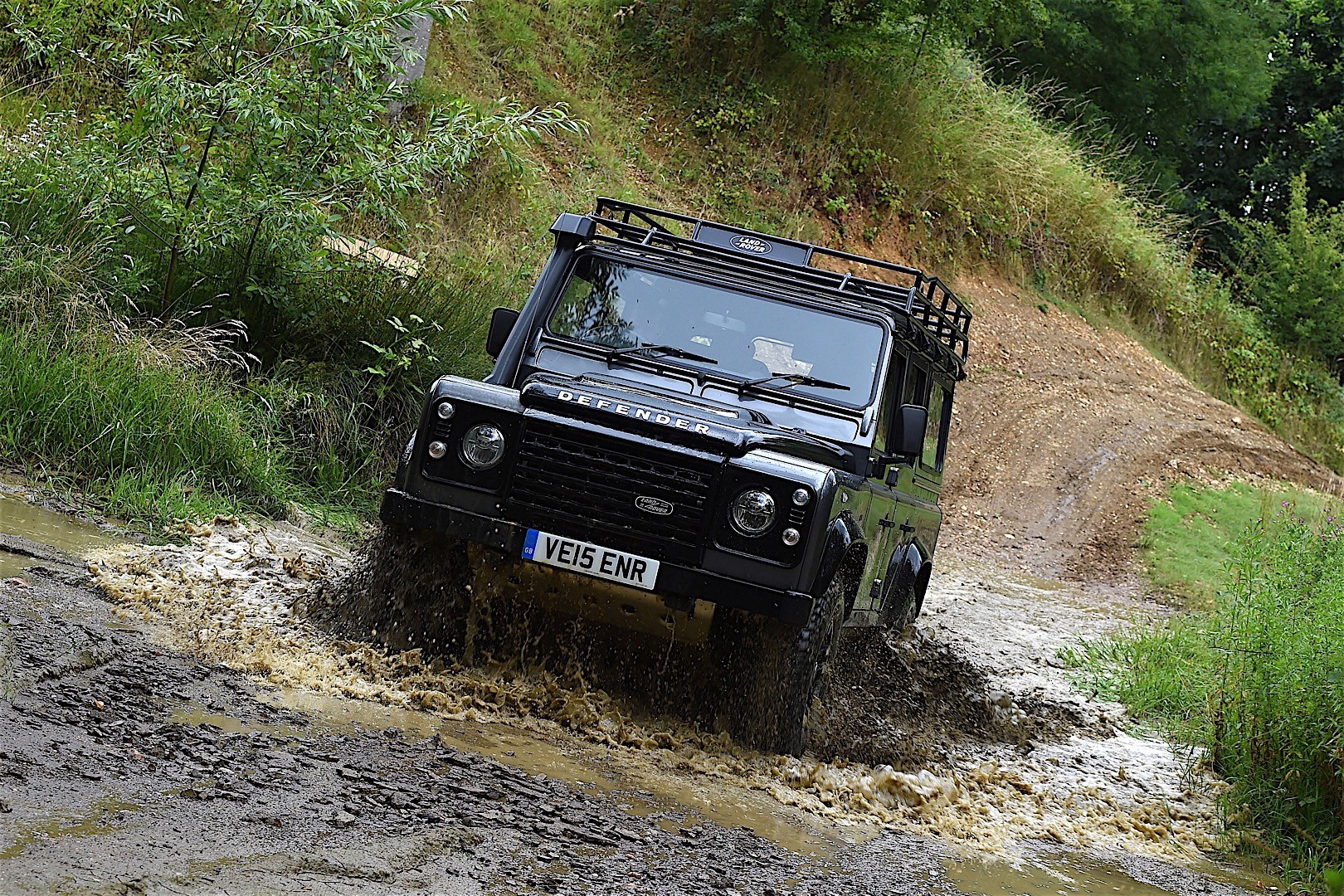 Land Rover Defender 110 photo 20