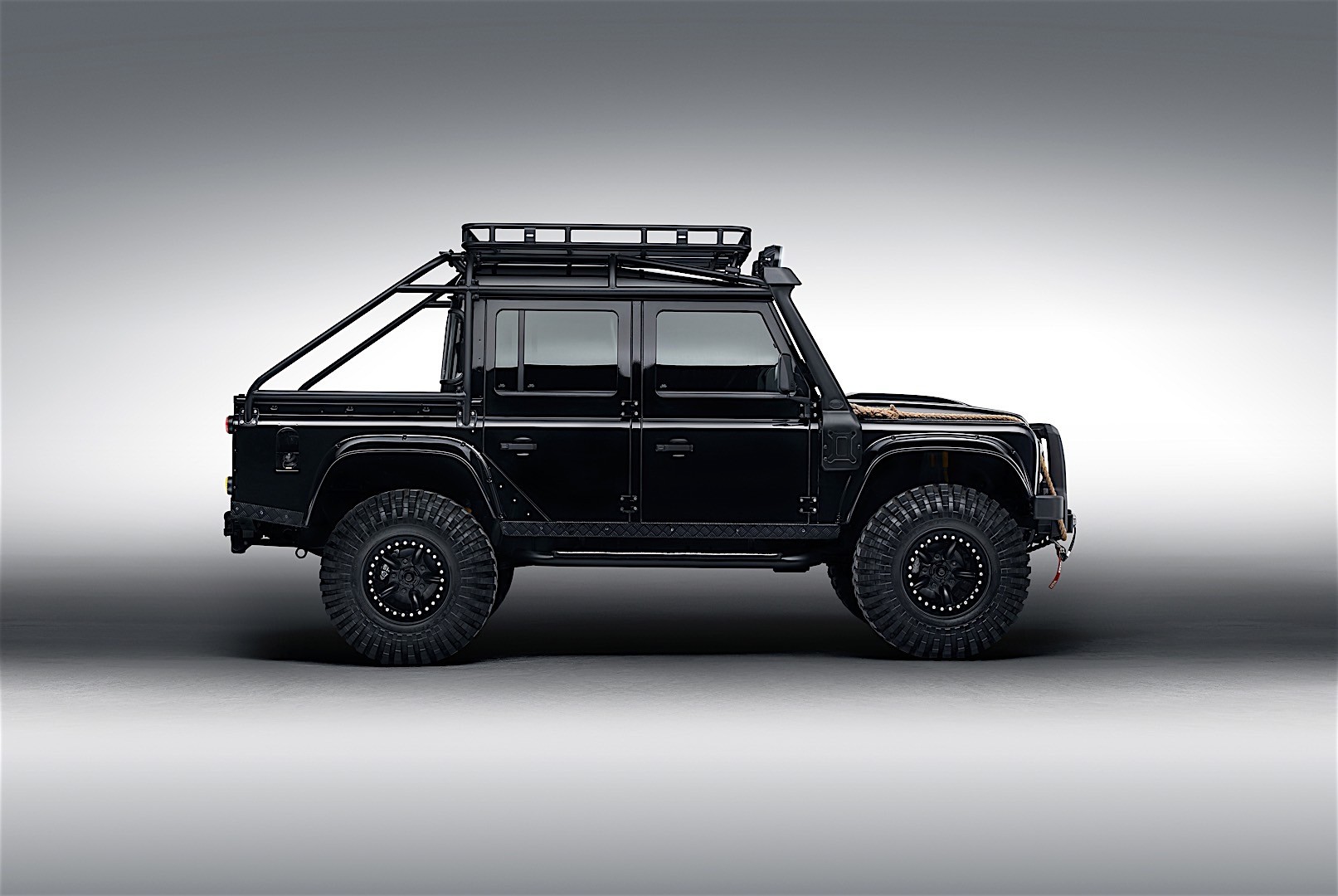 Land Rover Defender 110 photo 21