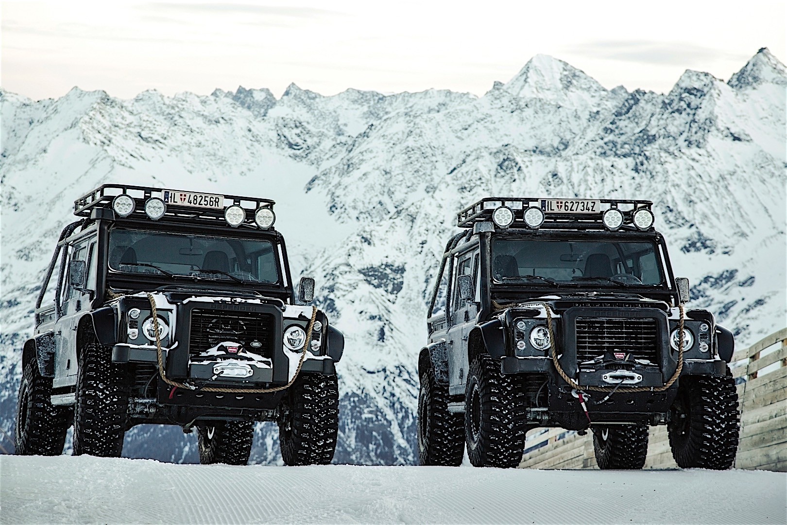 Land Rover Defender 110 photo 23