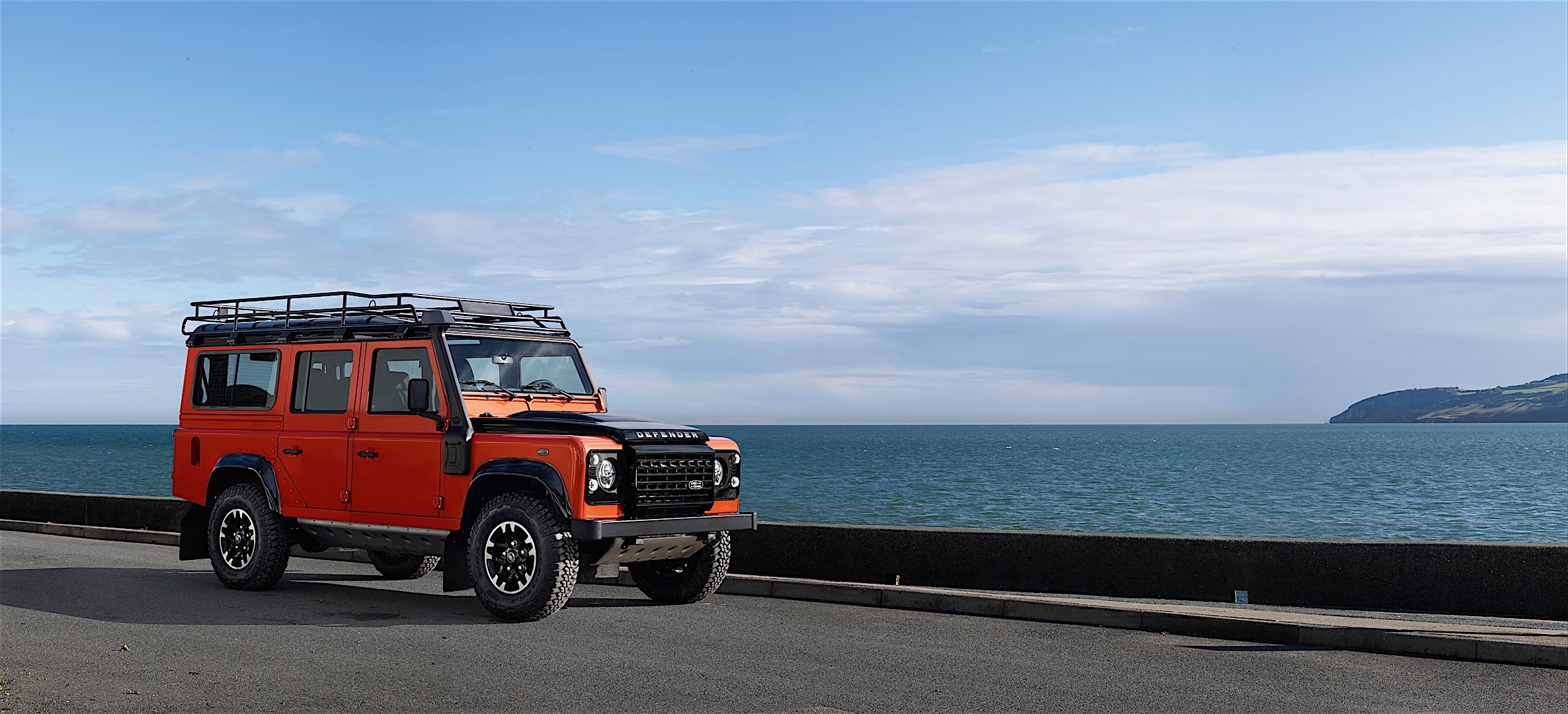 Land Rover Defender 110 photo 25