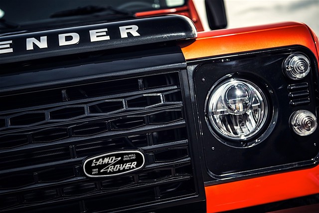 Land Rover Defender 110 photo 27