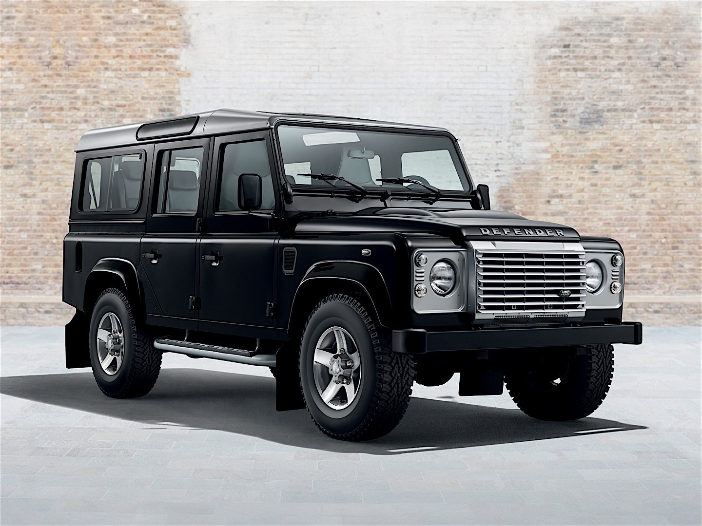 Land Rover Defender 110 photo 30