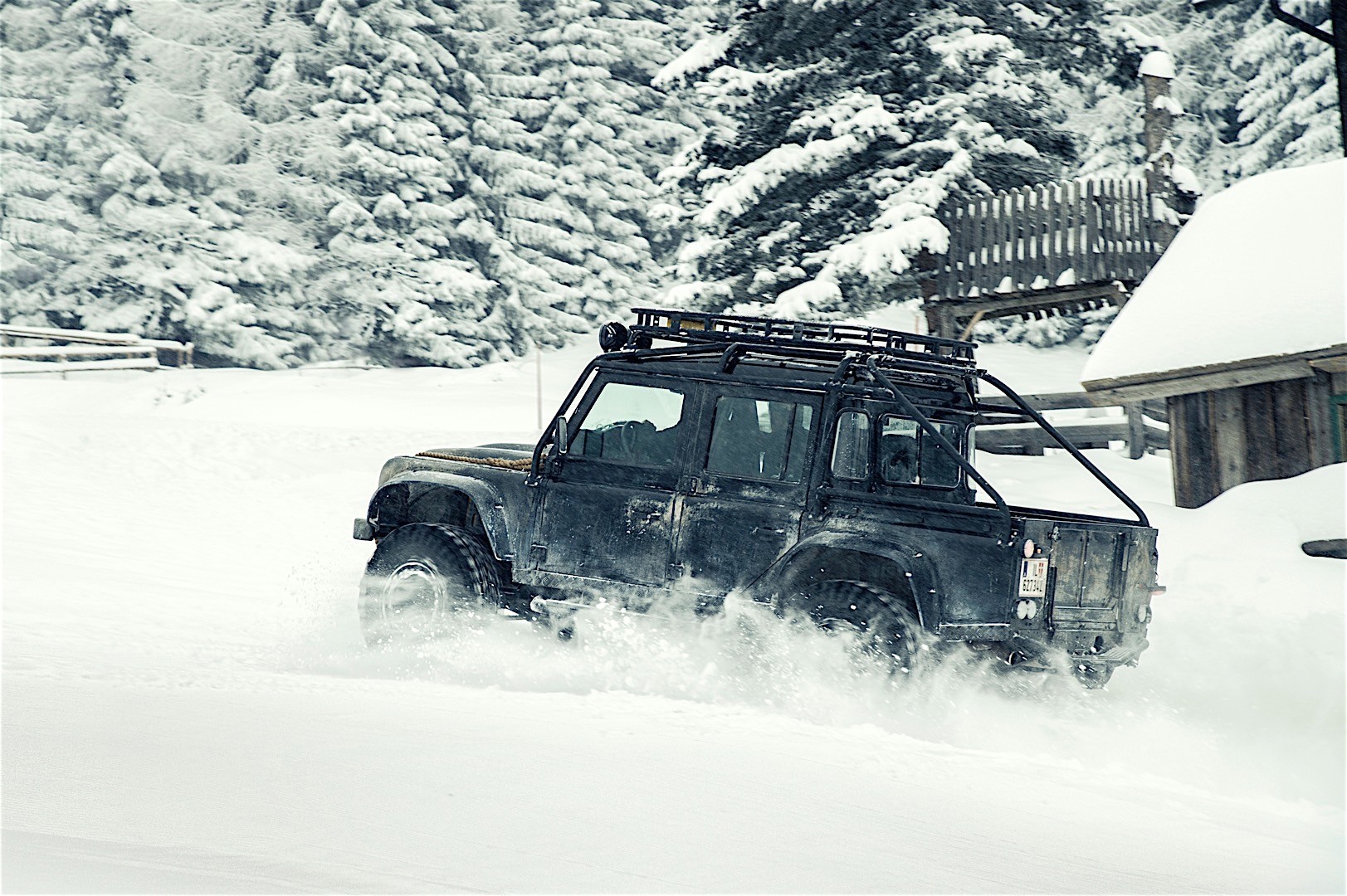 Land Rover Defender 110 photo 32