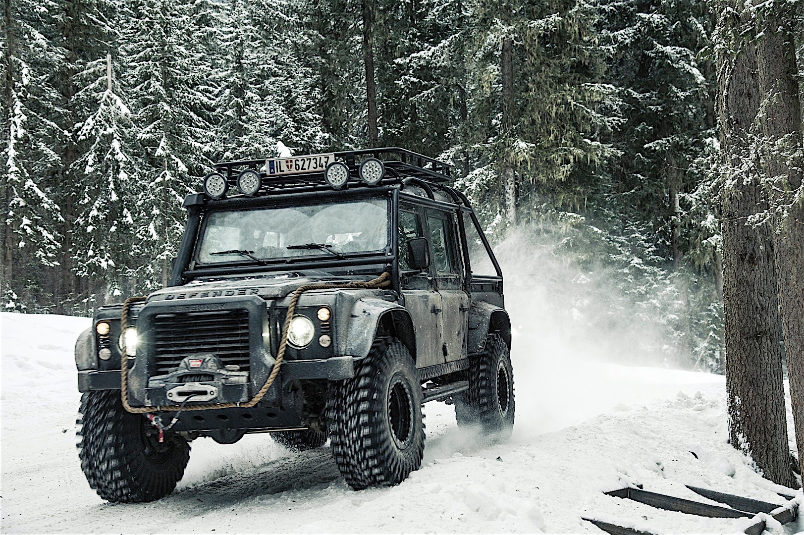 Land Rover Defender 110 photo 33