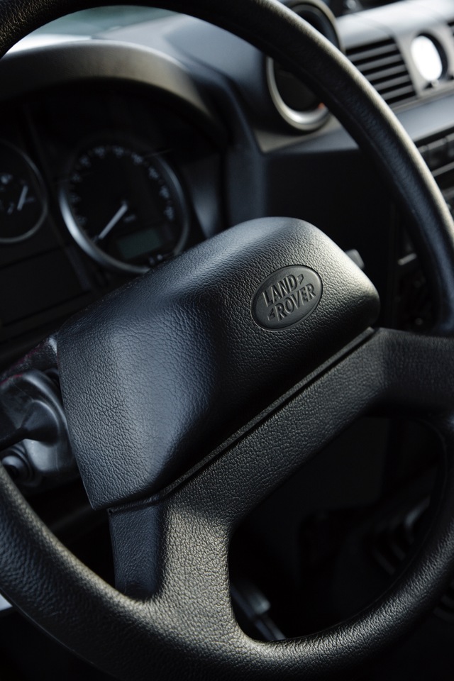 Land Rover Defender 110 photo 52