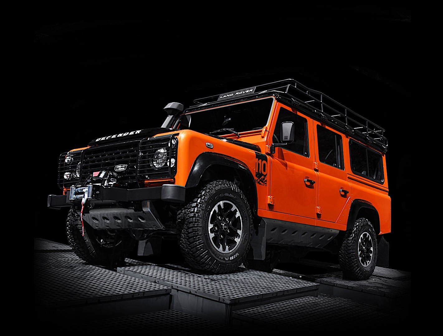 Land Rover Defender 110 photo 35