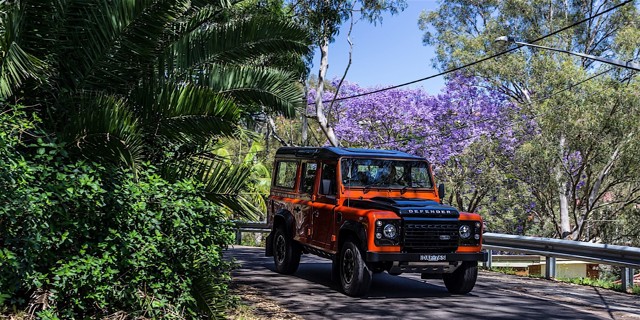 Land Rover Defender 110 photo 38