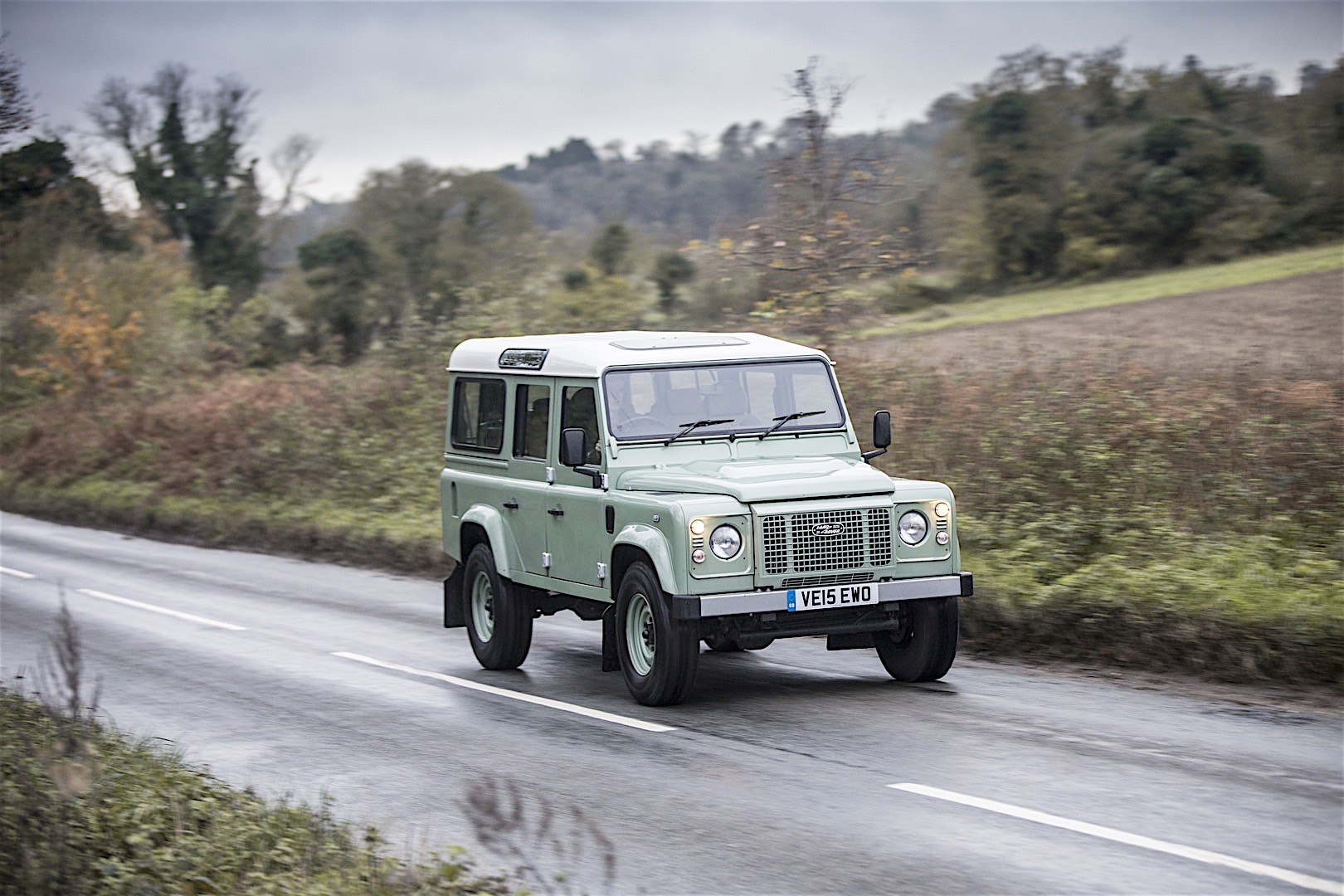 Land Rover Defender 110 photo 39