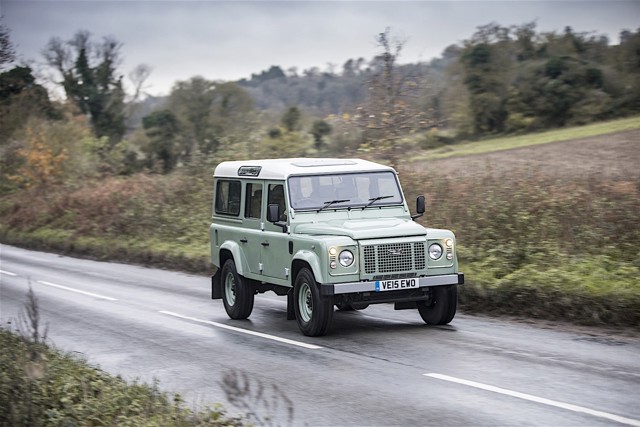 Land Rover Defender 110 photo 39