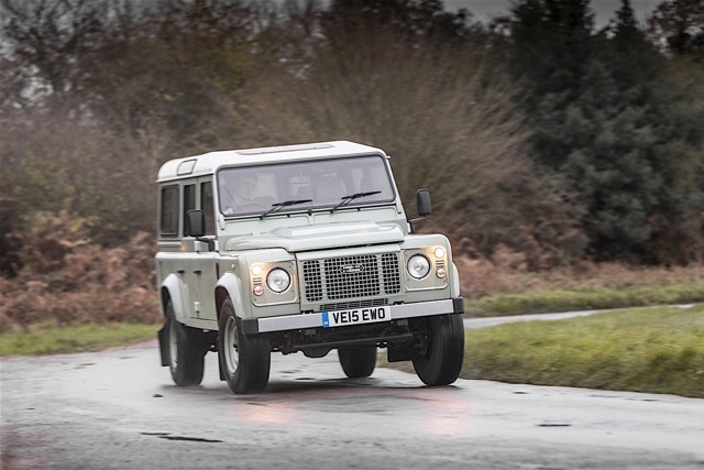 Land Rover Defender 110 photo 40