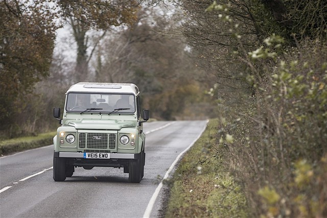 Land Rover Defender 110 photo 41