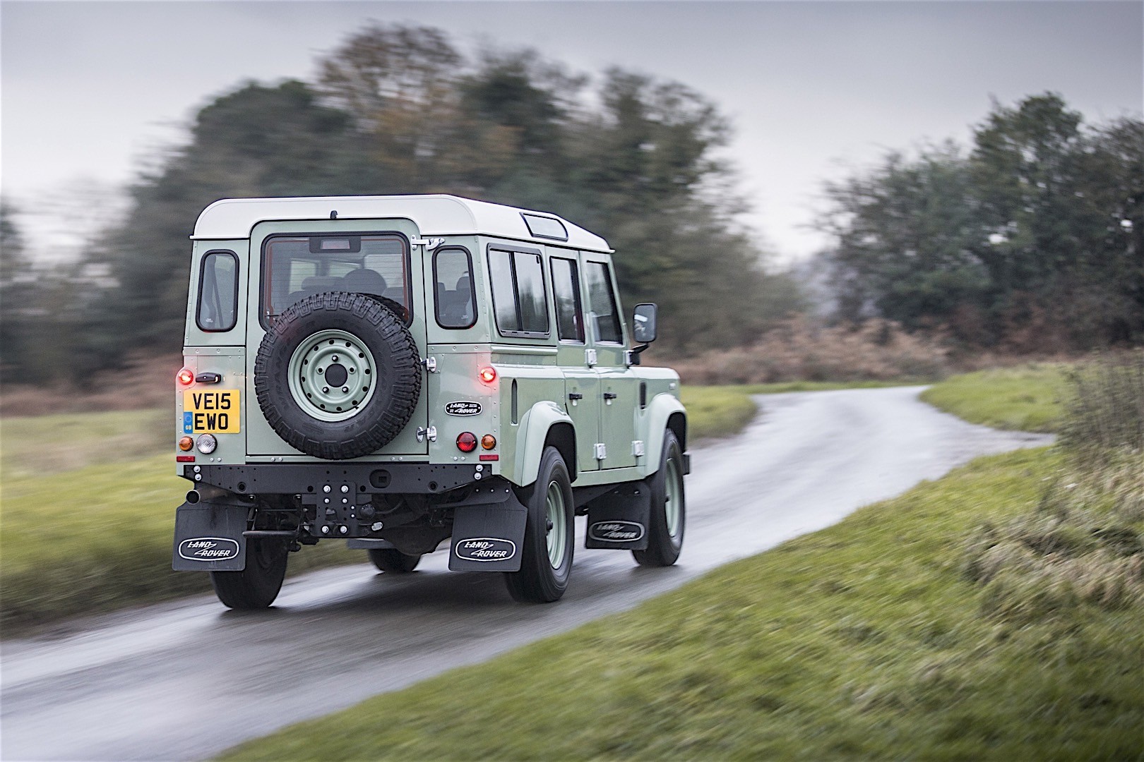 Land Rover Defender 110 photo 42