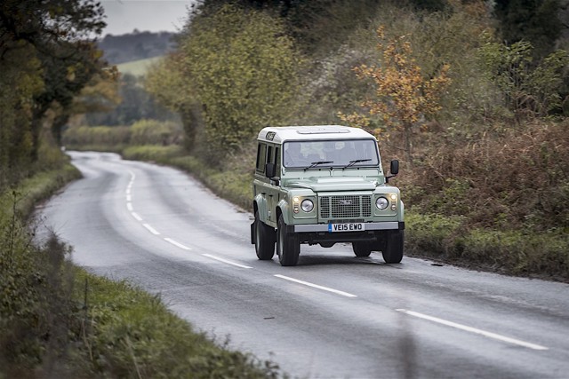 Land Rover Defender 110 photo 43