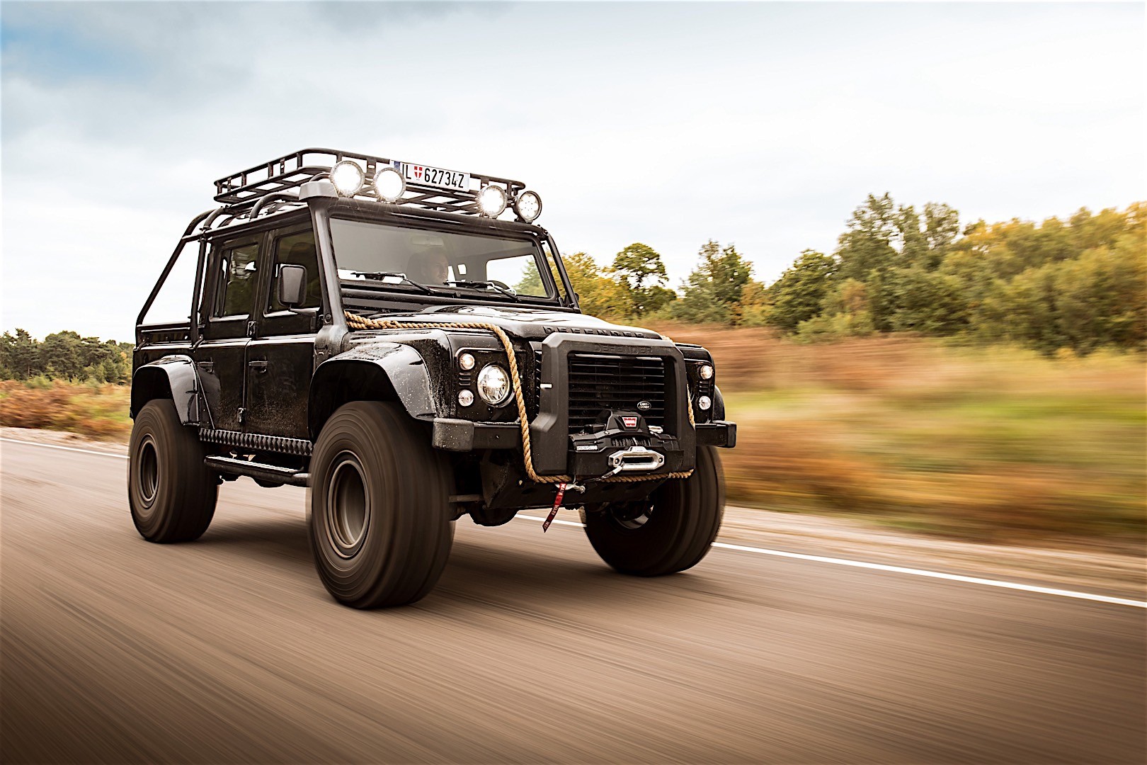 Land Rover Defender 110 photo 45