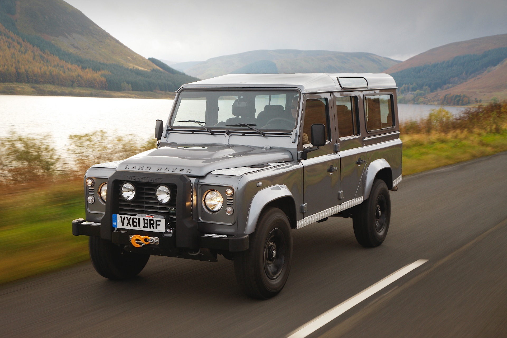 Land Rover Defender 110 photo 3