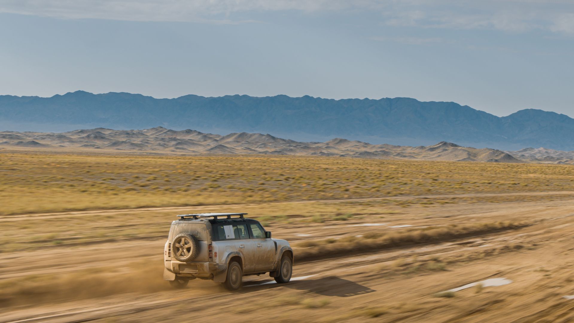 Land Rover Defender 110 photo 9